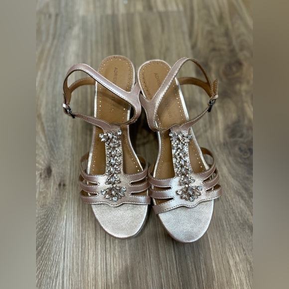 ADRIENNE VITTADINI Canise Sandal color  champagne, size 6.5 NWOT - Picture 7 of 7
